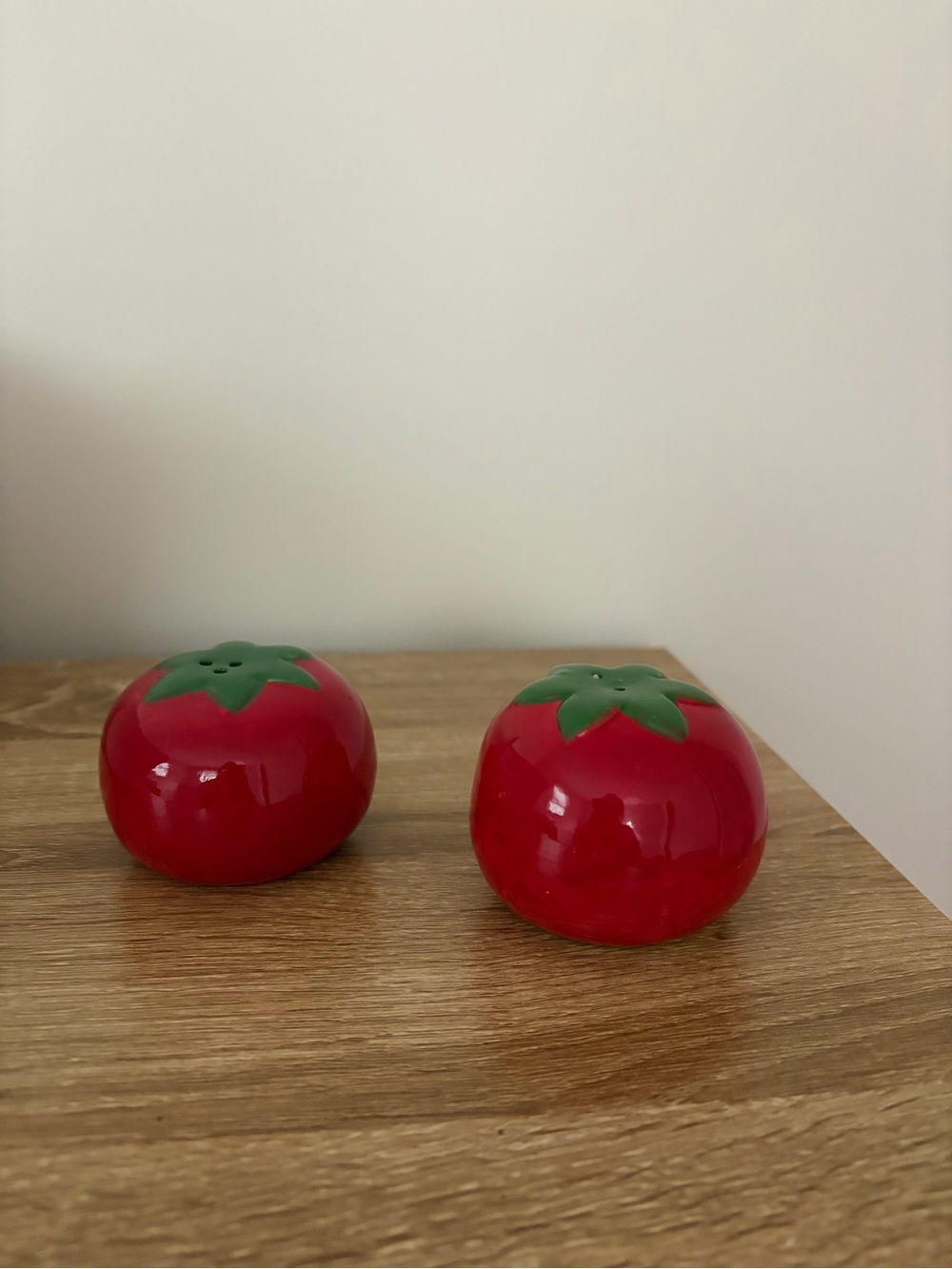Tomato Salt & Pepper Shakers - Red & Green Ceramic Set